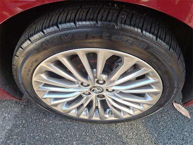 Thumbnail: 2019 Toyota Avalon - 8