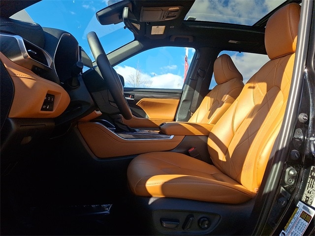 Thumbnail: 2024 Toyota Highlander - 14