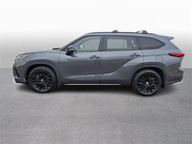 Thumbnail: 2023 Toyota Highlander - 7