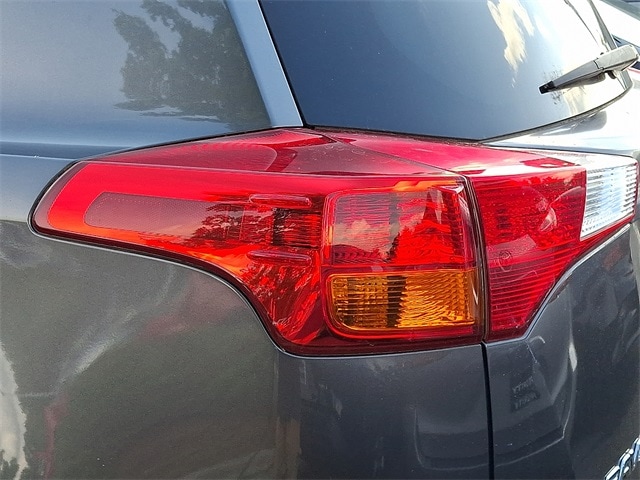 Thumbnail: 2013 Toyota RAV4 - 8