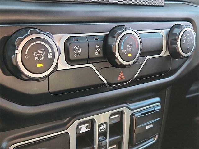 Thumbnail: 2018 Jeep Wrangler - 12