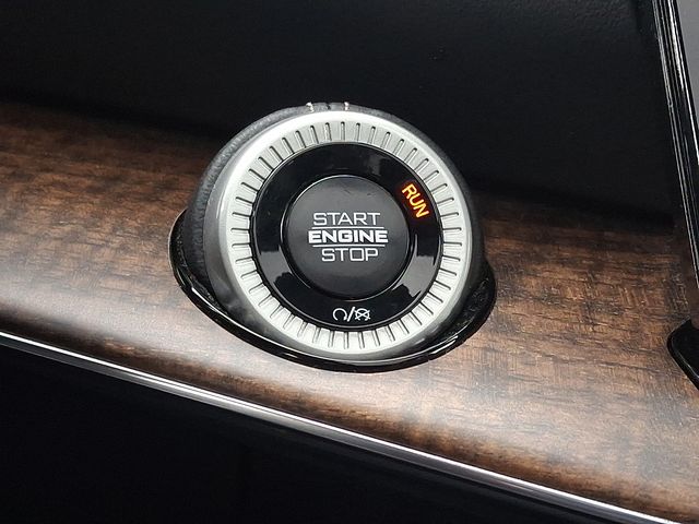 Thumbnail: 2024 Jeep Grand Wagoneer L - 25