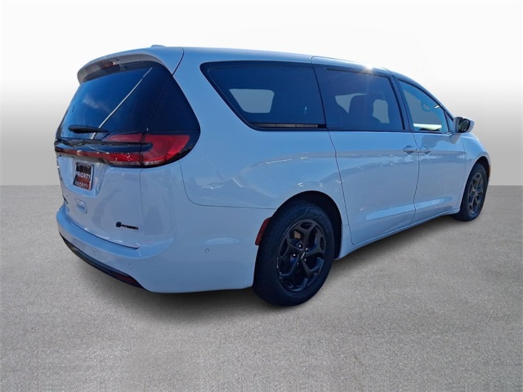 Used 2022 Chrysler Pacifica Hybrid Touring L Minivan/Van