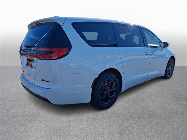 2022 Chrysler Pacifica Hybrid Touring L photo 4