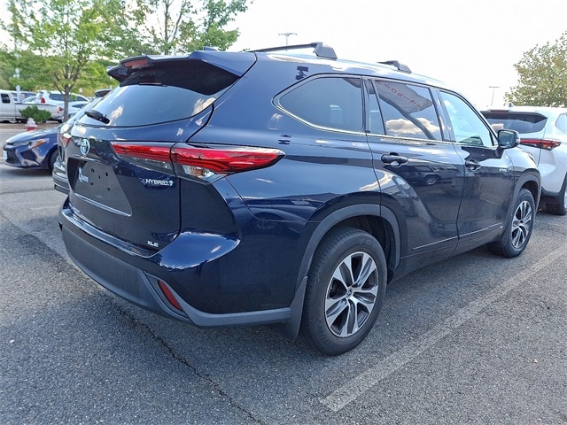 Thumbnail: 2021 Toyota Highlander - 7