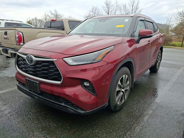 Thumbnail: 2023 Toyota Highlander - 2