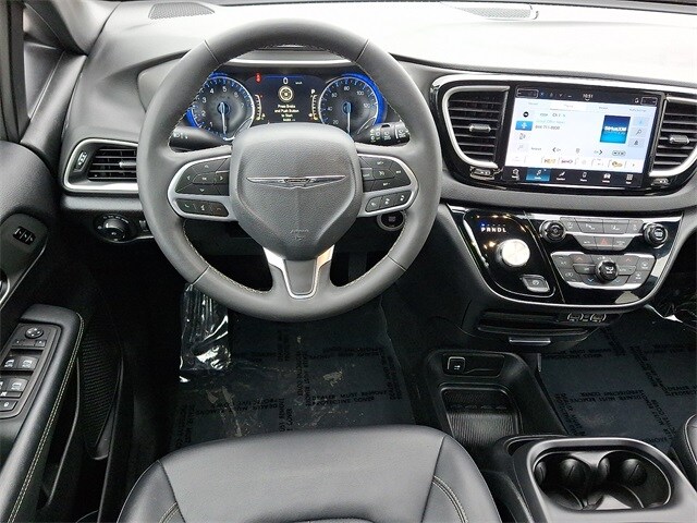 Thumbnail: 2025 Chrysler Pacifica - 11