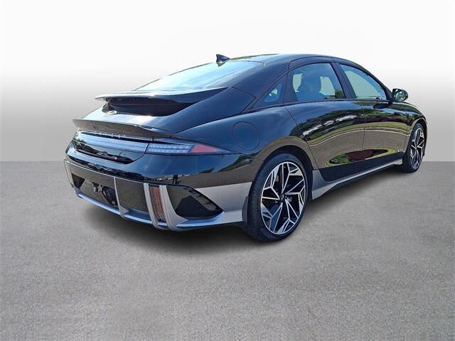 Thumbnail: 2023 Hyundai Ioniq 6 - 4