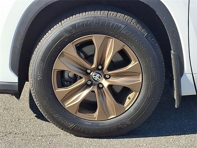 Thumbnail: 2023 Toyota Highlander - 8