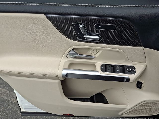 Thumbnail: 2021 Mercedes-Benz GLB - 13