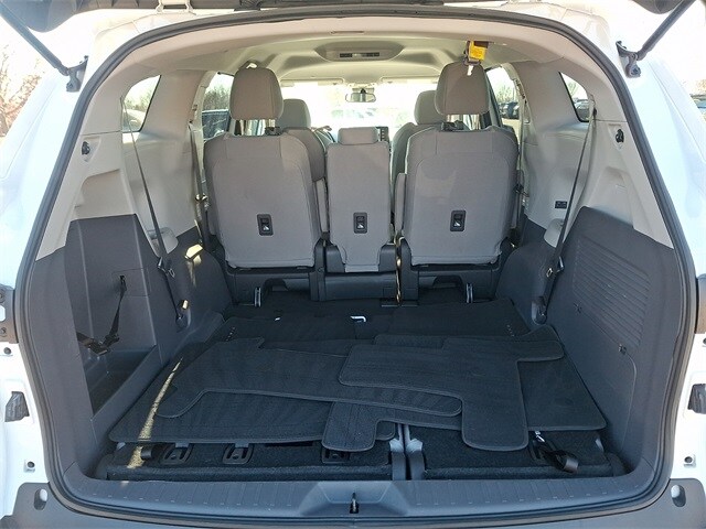 Thumbnail: 2022 Toyota Sienna - 29