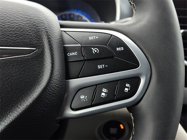 Thumbnail: 2024 Chrysler Pacifica - 22