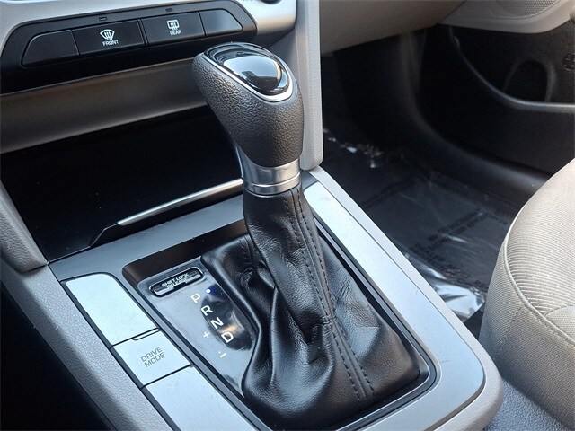 Thumbnail: 2017 Hyundai Elantra - 14