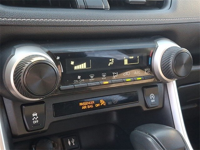 Thumbnail: 2019 Toyota RAV4 - 16