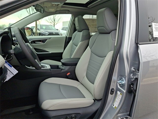 Thumbnail: 2025 Toyota RAV4 - 11