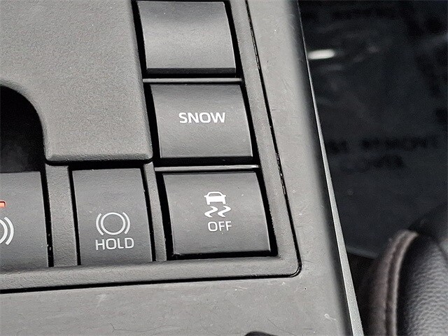 Thumbnail: 2023 Toyota Highlander - 26