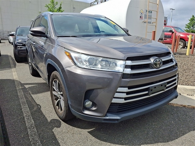 Thumbnail: 2017 Toyota Highlander - 3