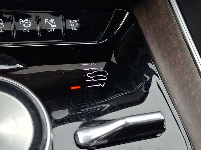 Thumbnail: 2024 Jeep Grand Wagoneer L - 28