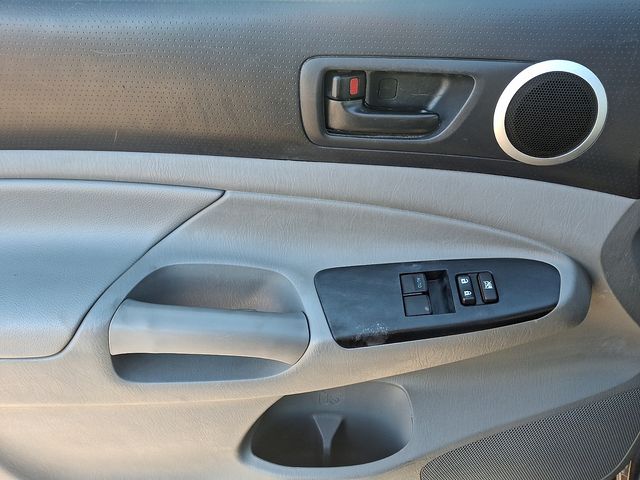 Thumbnail: 2015 Toyota Tacoma - 11