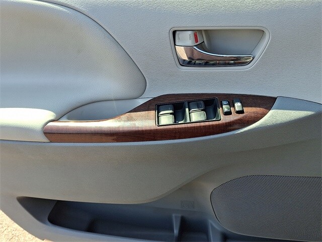 Thumbnail: 2014 Toyota Sienna - 9