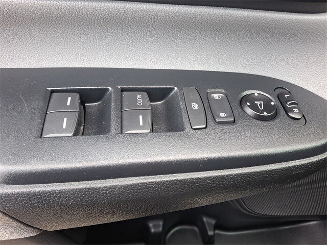 Thumbnail: 2019 Honda CR-V - 25