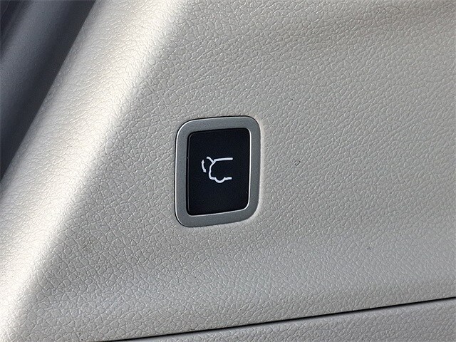 Thumbnail: 2023 Chrysler Voyager - 31