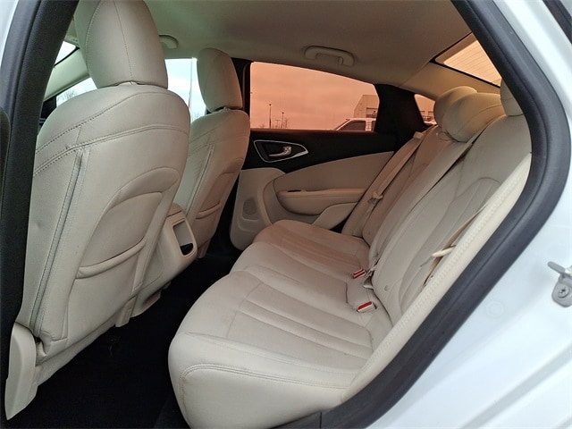 Thumbnail: 2015 Chrysler 200 - 10