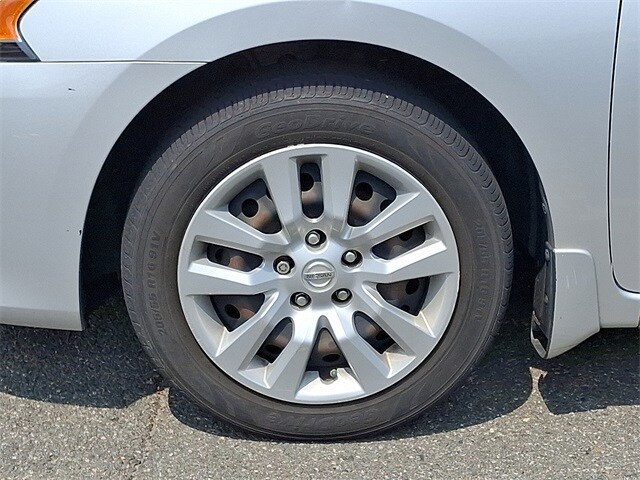 Thumbnail: 2015 Nissan Sentra - 8