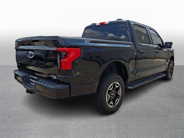 2022 Ford F-150 Lightning XLT 4