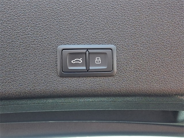 Thumbnail: 2022 Audi e-tron - 33