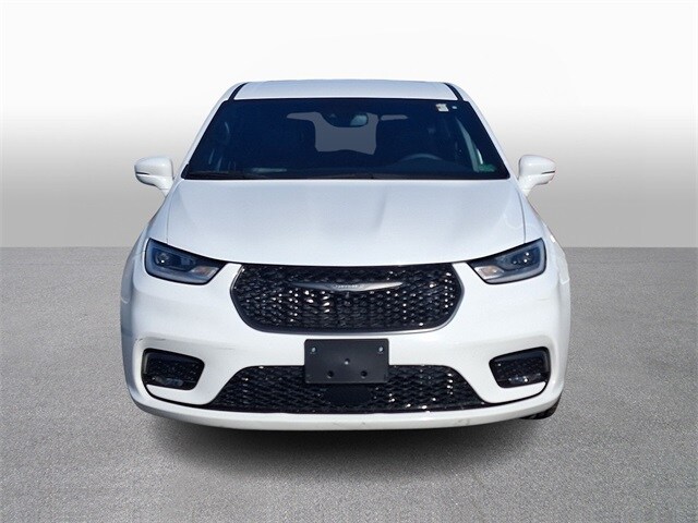 2022 Chrysler Pacifica Hybrid Touring L photo 2