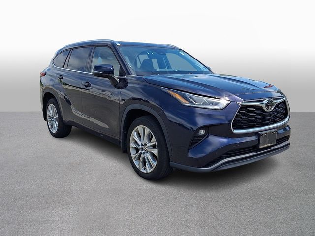 Thumbnail: 2022 Toyota Highlander - 3