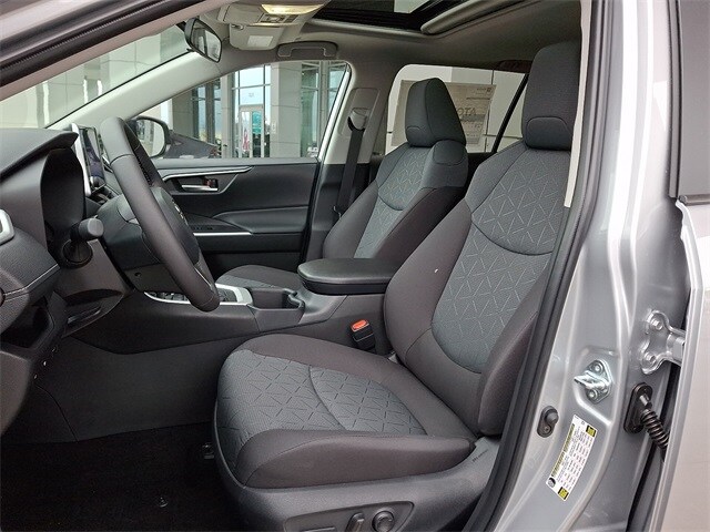 Thumbnail: 2025 Toyota RAV4 - 11