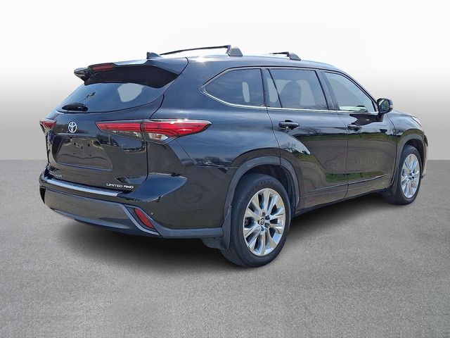 Thumbnail: 2021 Toyota Highlander - 4