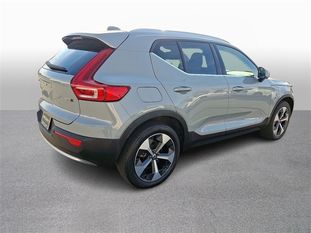 Thumbnail: 2024 Volvo XC40 - 4