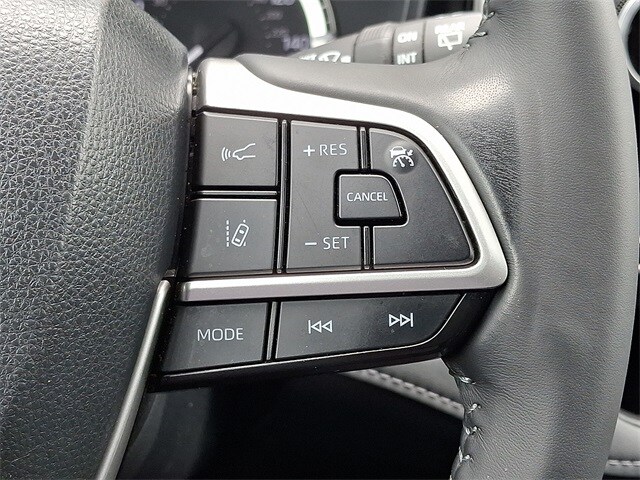 Thumbnail: 2023 Toyota Highlander - 22