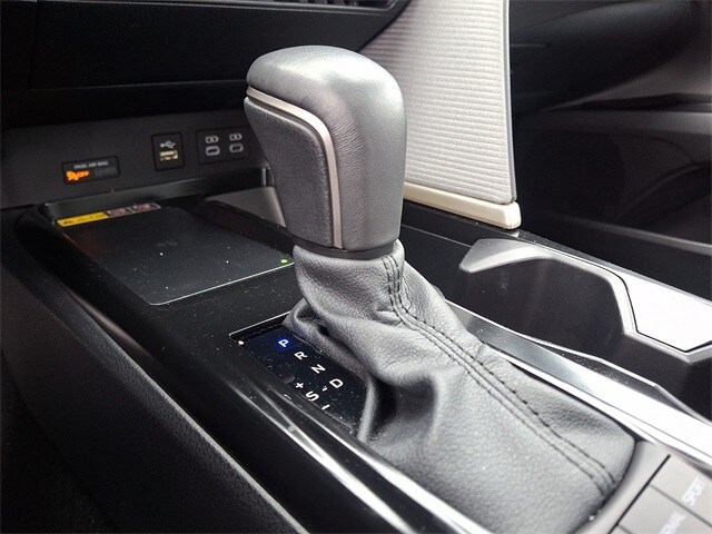 Thumbnail: 2025 Toyota Camry - 15