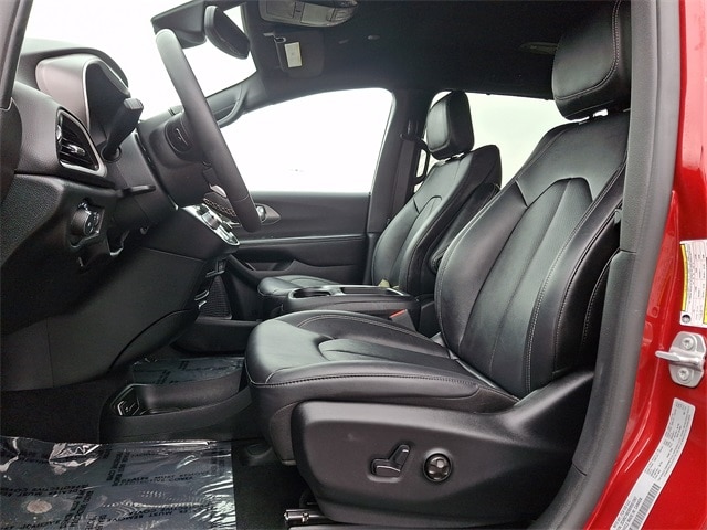 Thumbnail: 2025 Chrysler Pacifica - 15