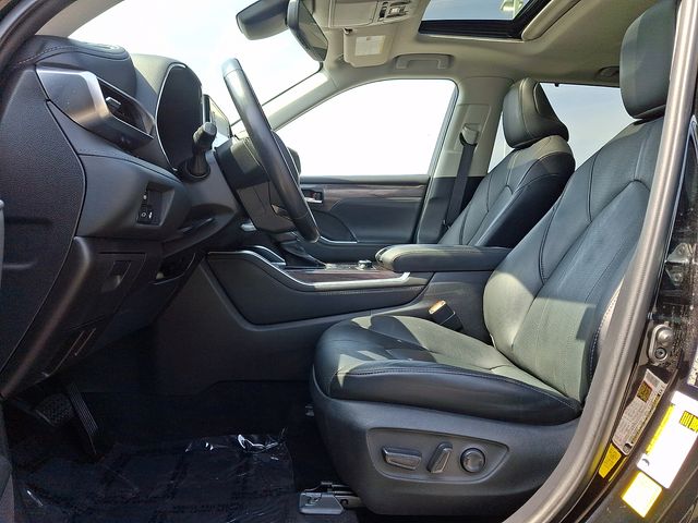 Thumbnail: 2021 Toyota Highlander - 14