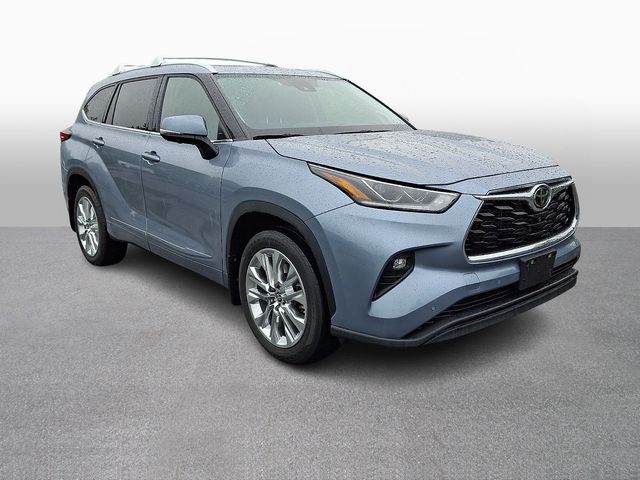 Thumbnail: 2023 Toyota Highlander - 3