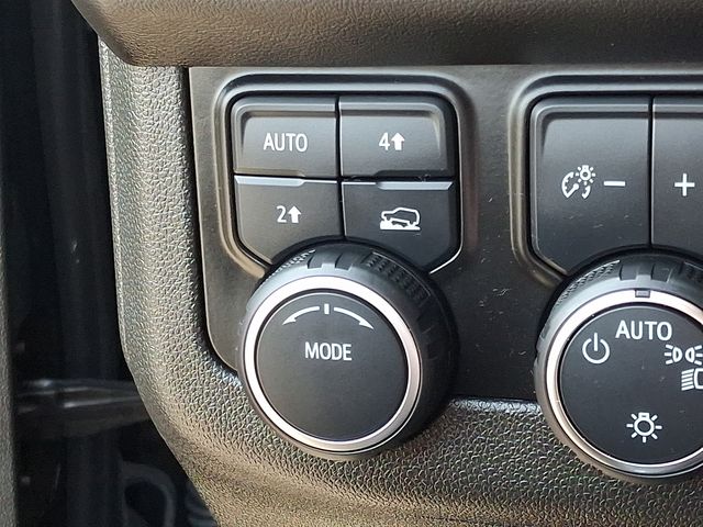 Thumbnail: 2023 Chevrolet Suburban - 24