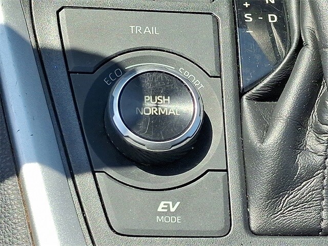 Thumbnail: 2020 Toyota RAV4 - 23