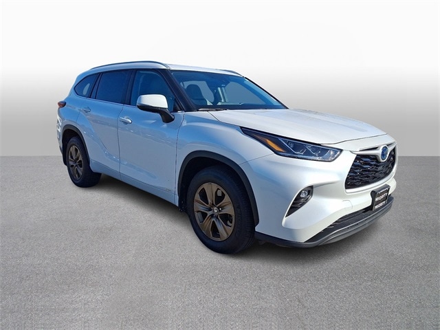 Thumbnail: 2023 Toyota Highlander - 3