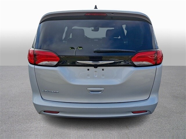 Thumbnail: 2023 Chrysler Voyager - 5