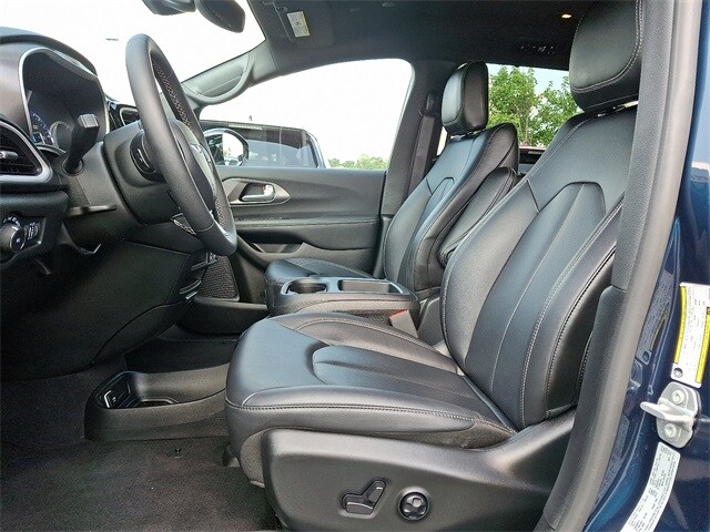 Thumbnail: 2025 Chrysler Pacifica - 12