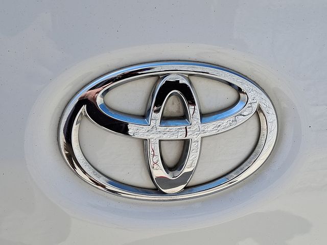 Thumbnail: 2017 Toyota Sienna - 8