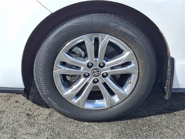 Thumbnail: 2023 Toyota Sienna - 8