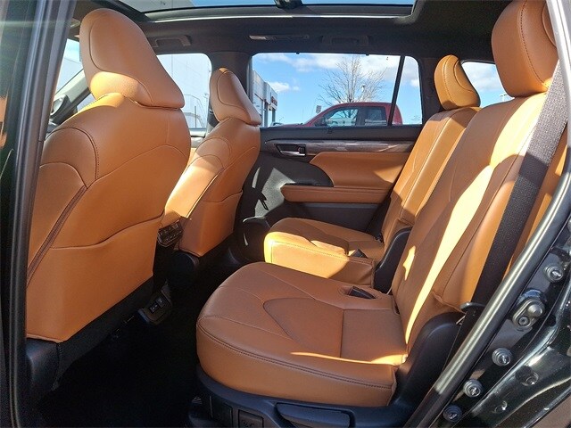 Thumbnail: 2024 Toyota Highlander - 10