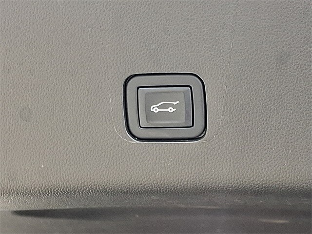 Thumbnail: 2023 Chevrolet Traverse - 21