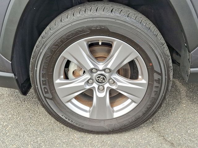 Thumbnail: 2022 Toyota RAV4 - 8